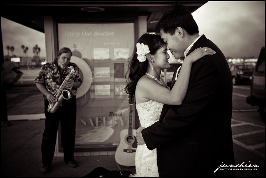 130 JeannyPhil 128191 Santa Cruz wedding photographer | Santa Cruz Boardwalk | Cocoanut Grove | Jeanny and Phil