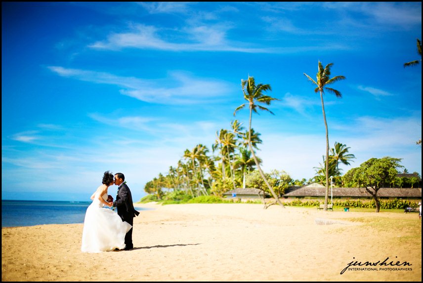 oahu wedding photographer Maile Sky Court wedding honolulu wedding photographer Hawaii Prince Hotel wedding Halekulani Hotel wedding 