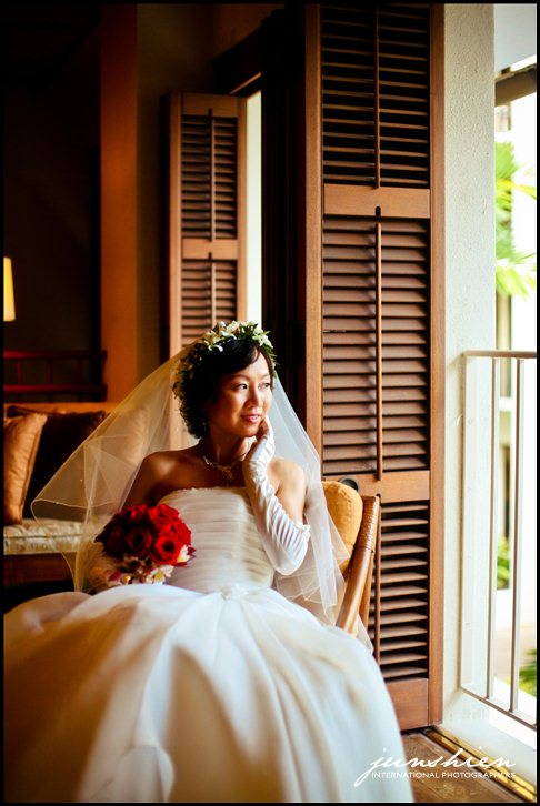 oahu wedding photographer Maile Sky Court wedding honolulu wedding photographer Hawaii Prince Hotel wedding Halekulani Hotel wedding 