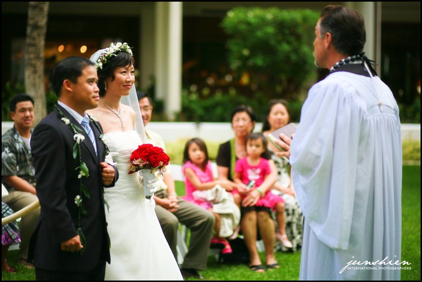 oahu wedding photographer Maile Sky Court wedding honolulu wedding photographer Hawaii Prince Hotel wedding Halekulani Hotel wedding 