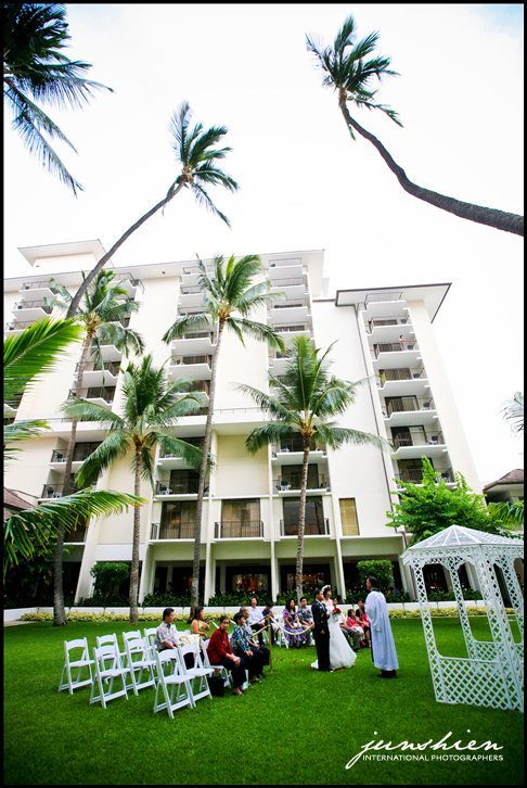 oahu wedding photographer Maile Sky Court wedding honolulu wedding photographer Hawaii Prince Hotel wedding Halekulani Hotel wedding 