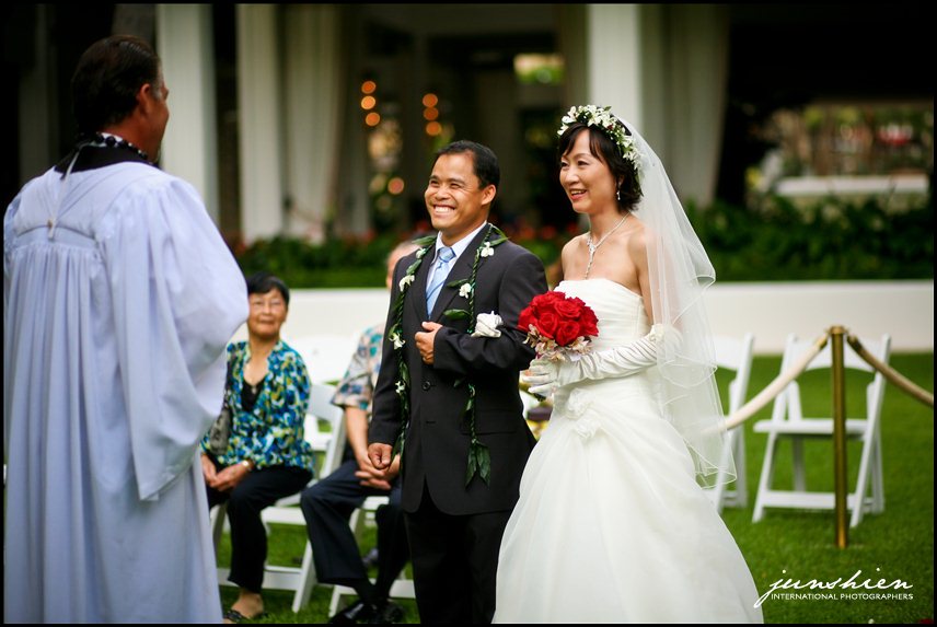oahu wedding photographer Maile Sky Court wedding honolulu wedding photographer Hawaii Prince Hotel wedding Halekulani Hotel wedding 