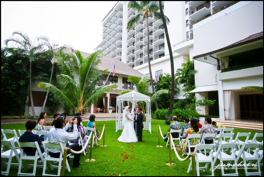 oahu wedding photographer Maile Sky Court wedding honolulu wedding photographer Hawaii Prince Hotel wedding Halekulani Hotel wedding 