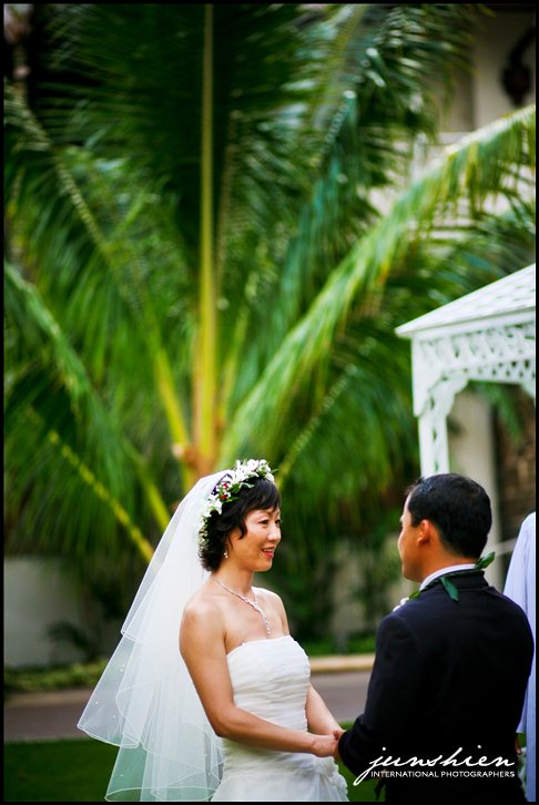 oahu wedding photographer Maile Sky Court wedding honolulu wedding photographer Hawaii Prince Hotel wedding Halekulani Hotel wedding 