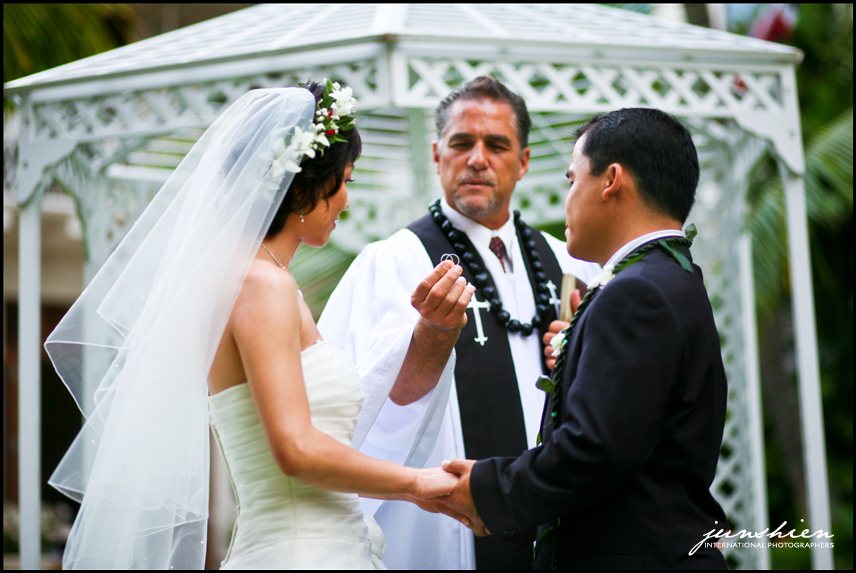 oahu wedding photographer Maile Sky Court wedding honolulu wedding photographer Hawaii Prince Hotel wedding Halekulani Hotel wedding 